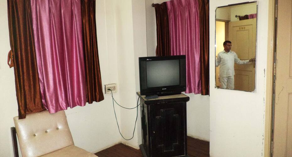 New Hotel Baarat Inn Residency, Anand 5
